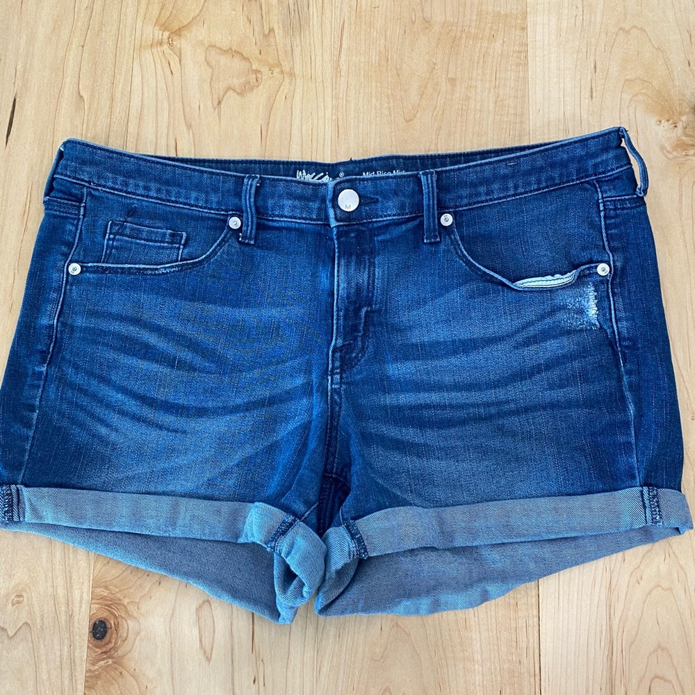 Roll hem jean shorts